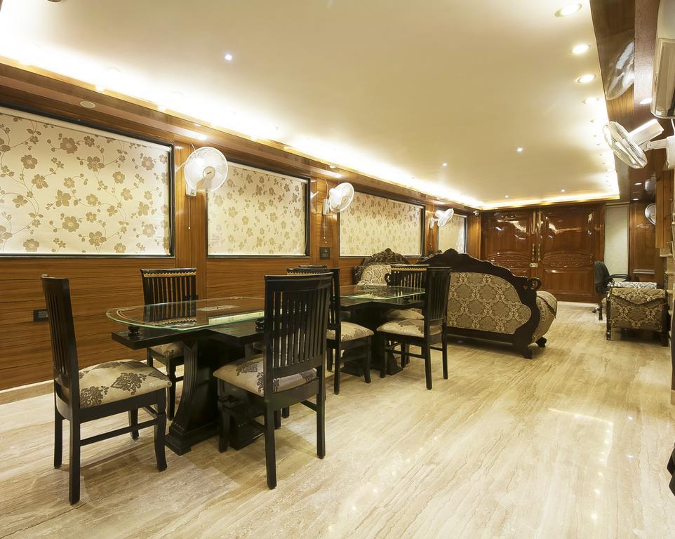 Inn Wood Castle Grand New Delhi