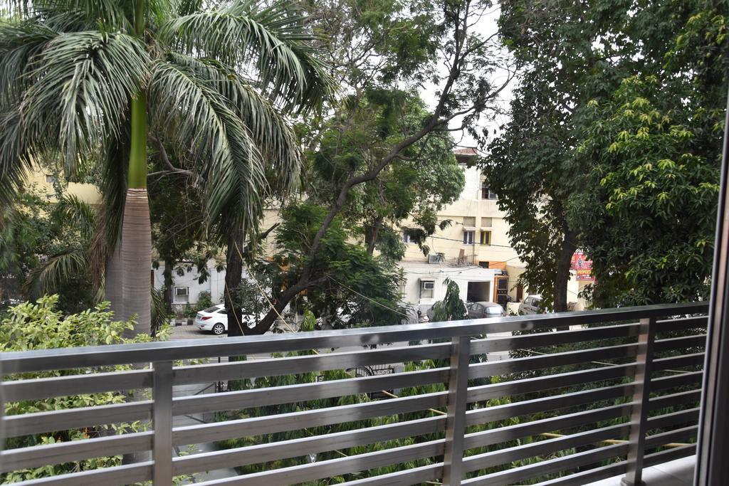 Inn Wood Castle Grand New Delhi