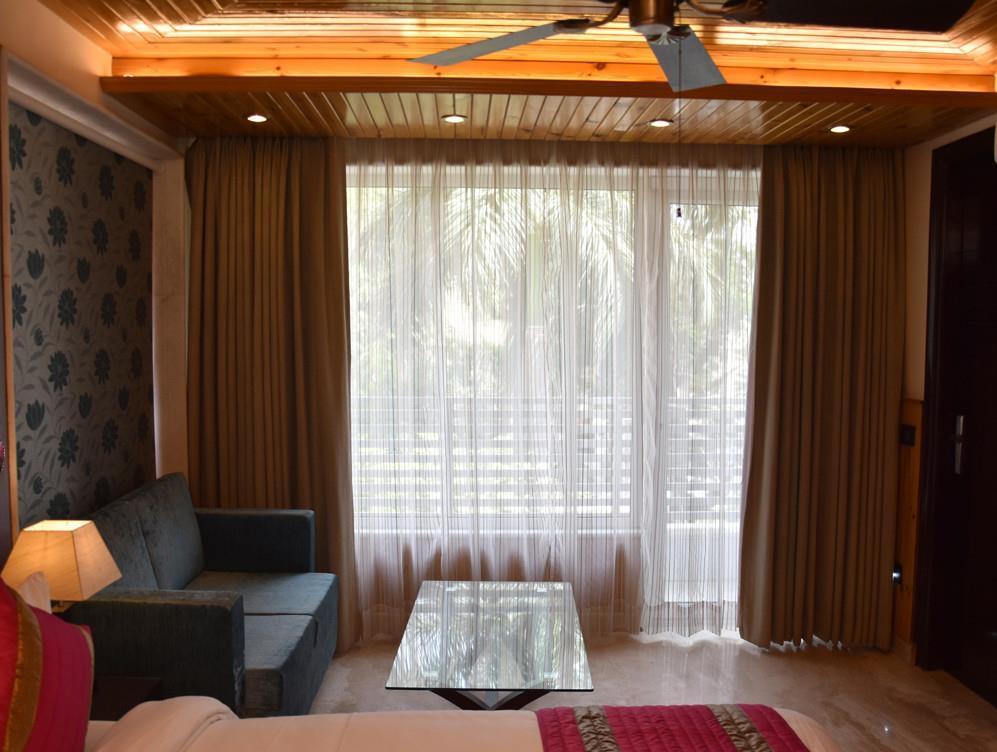 Wood Castle Grand Inn New Delhi