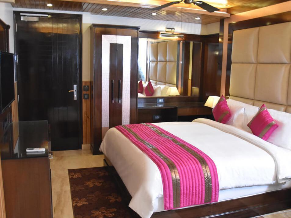 Wood Castle Grand 3* New Delhi