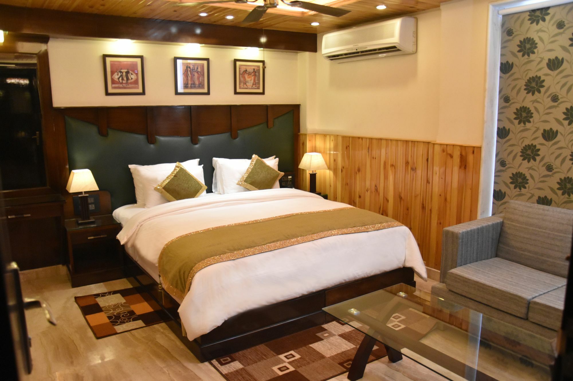 Wood Castle Grand New Delhi